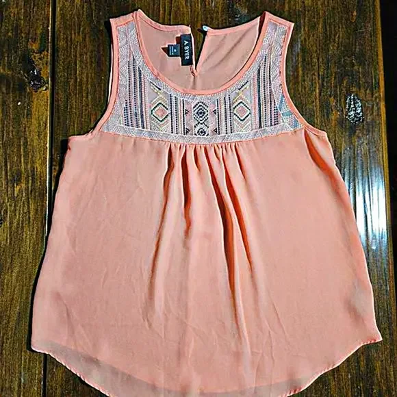 EUC A. Byer Size Small Peach sheer sleeveless top w/embroidery design - Picture 1 of 4